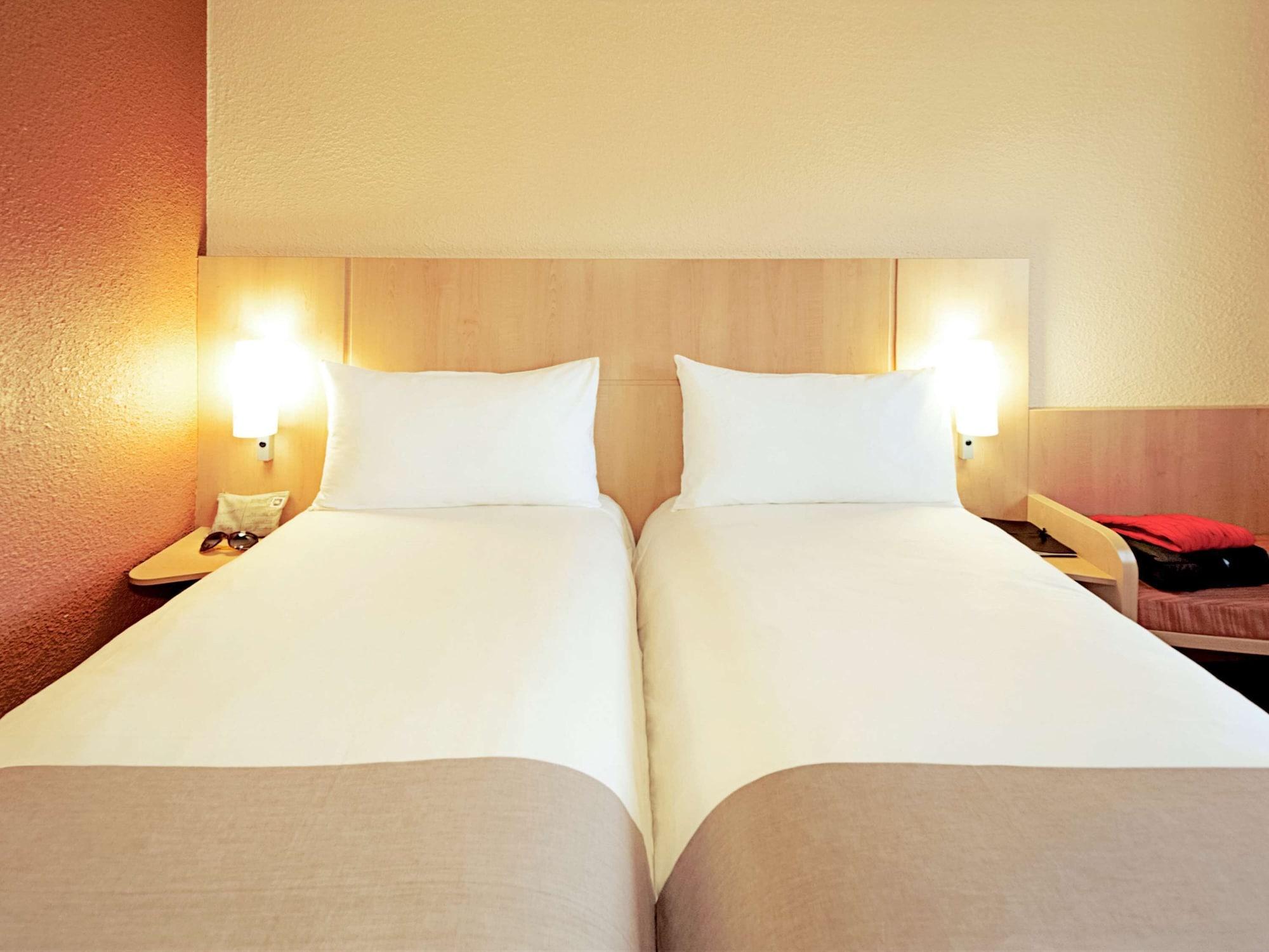 Hotel ibis Poitiers Sud Exterior foto