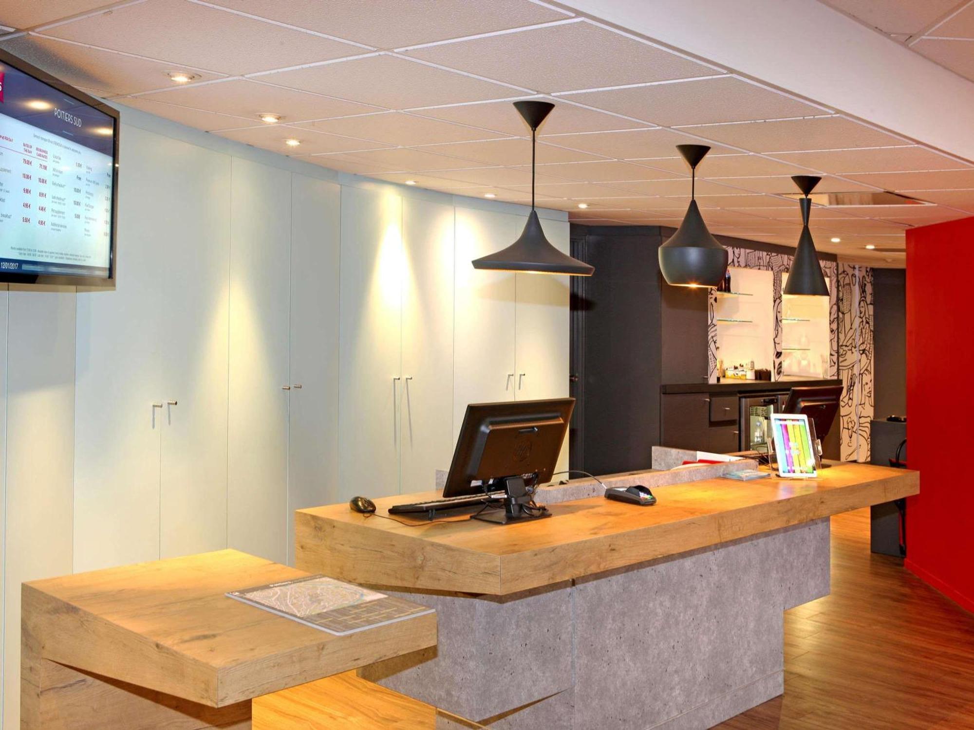 Hotel ibis Poitiers Sud Exterior foto